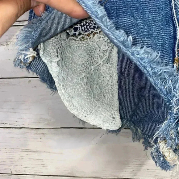 Kendall & Kylie High Rise Shorts - Picture 6 of 7